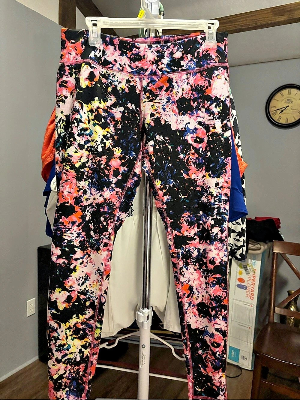 Mossimo Abstract Printed Leggings in Black & Pink Size Large